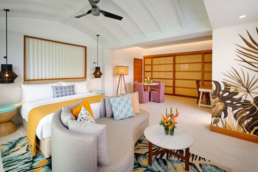 Signature Suite, 1 King Bed, Patio, Sea View - Photo 4