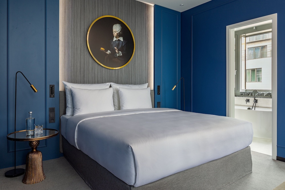 Suite, 1 King Bed, Corner