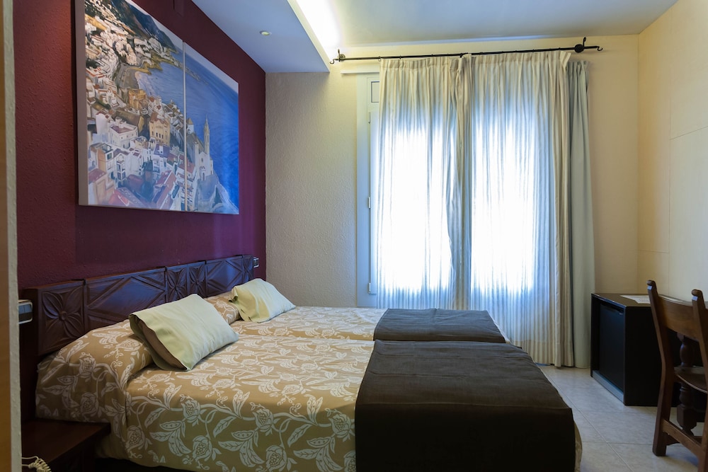 Double or Twin Room - Photo 4