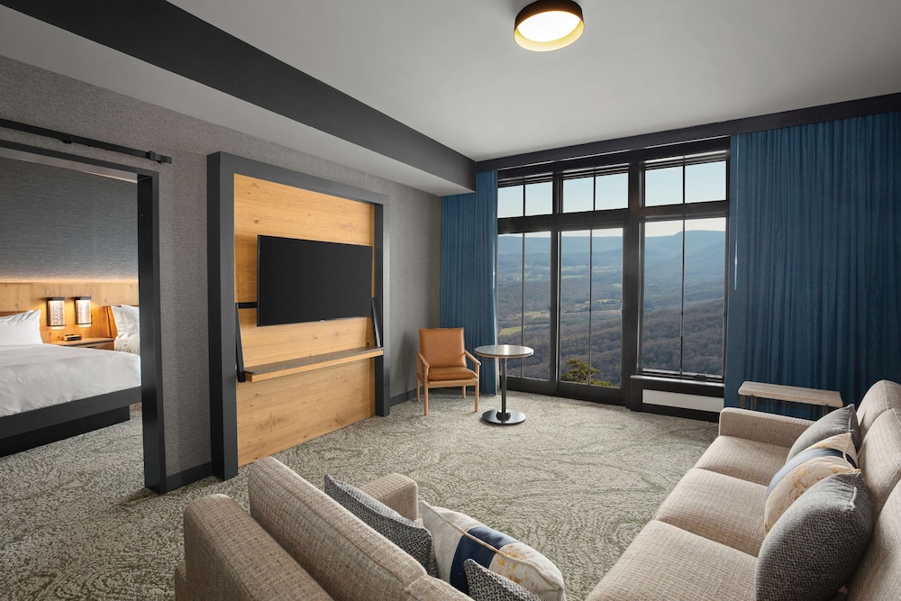 Suite, 2 Queen Beds, Non Smoking, Mountain View
