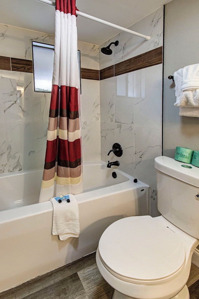 Standard Room, 2 Queen Beds (Creekside) - Photo 8