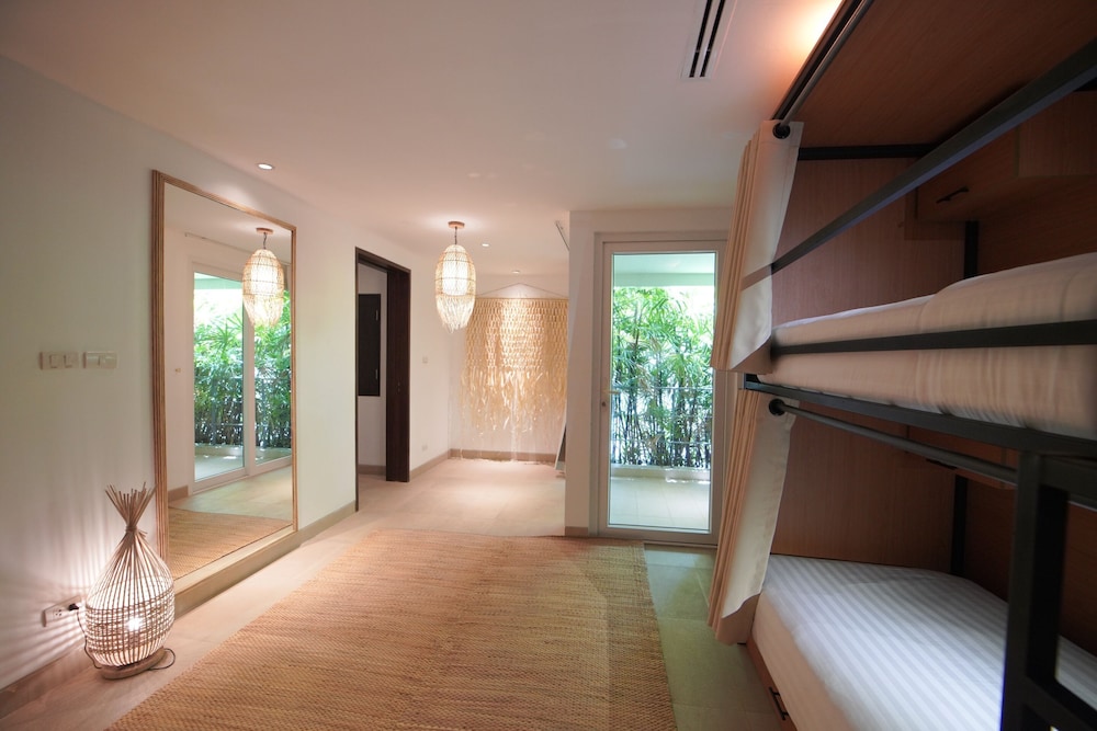 6 Bed Female Community Ensuite photo 2