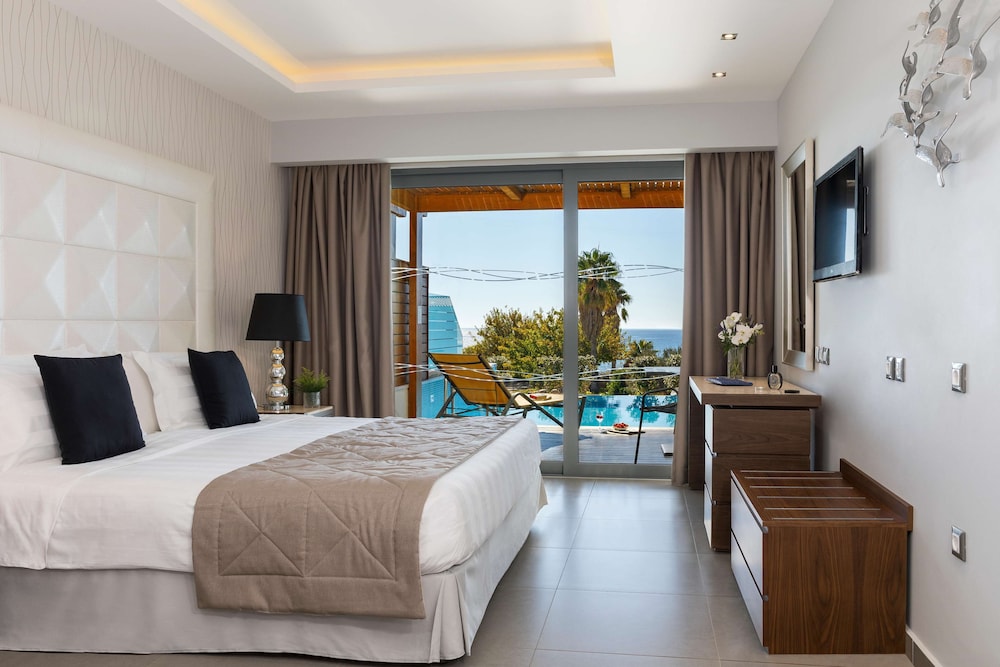 Junior Suite, Private Pool, Partial Sea View - Photo 1