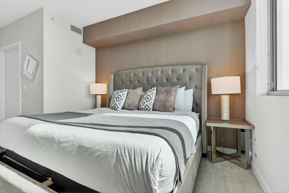Comfort Condo, 2 Bedrooms, City View photo 3