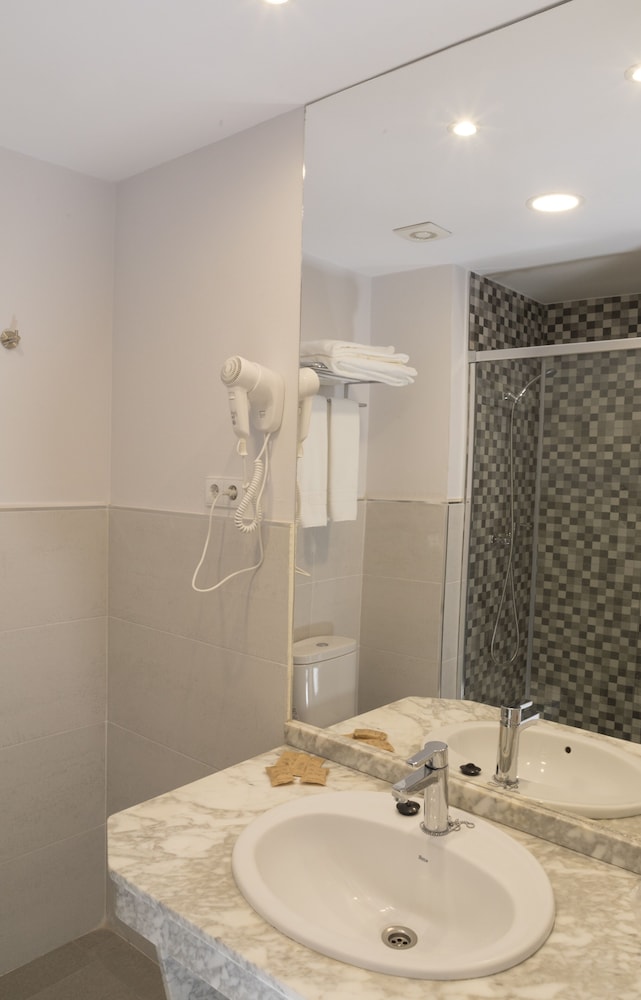 Standard Room - Photo 16