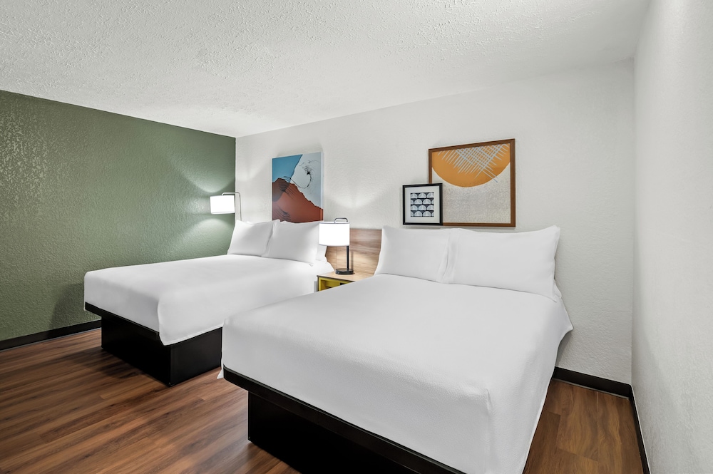 Suite, 2 Double Beds - Photo 2