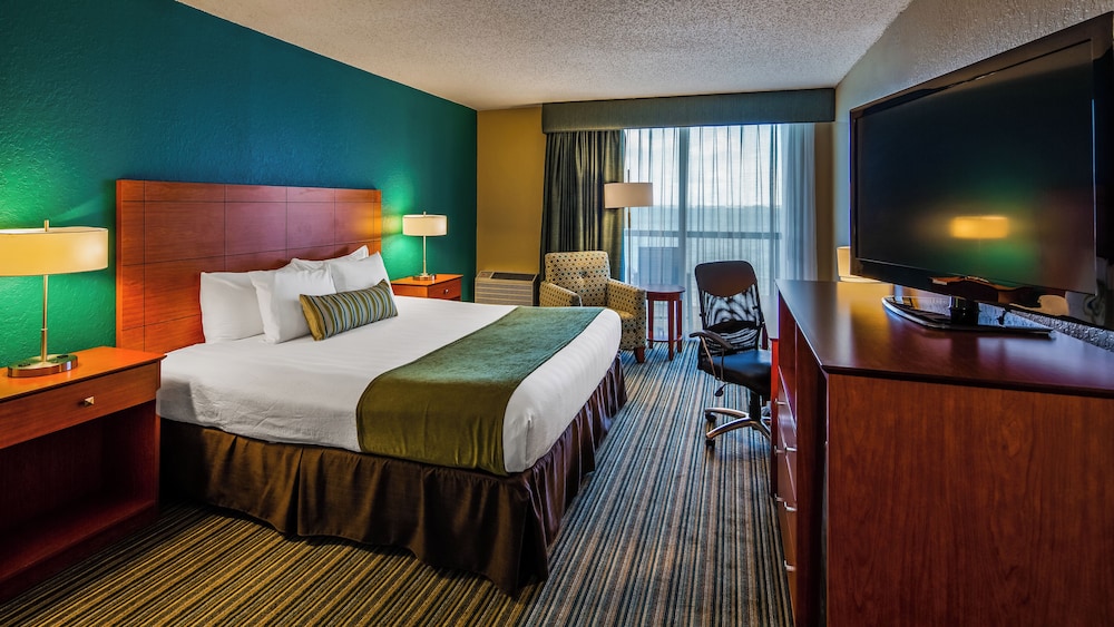 Deluxe Room, 1 King Bed, Balcony (Bayfront) - Photo 5