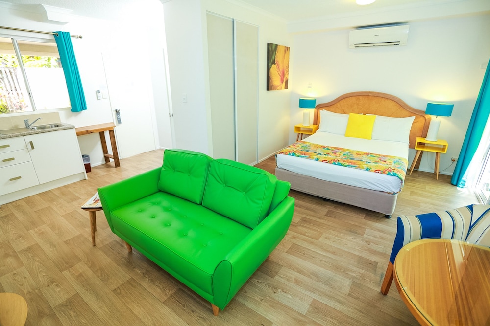 Studio, 1 Queen Bed - Photo 9