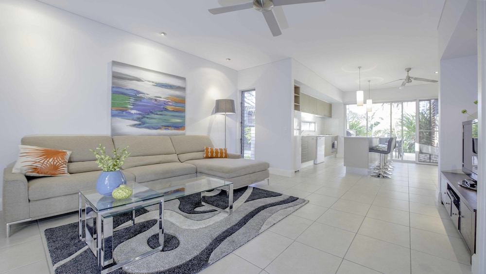 Two Bedroom Beach Home Apartment with Pool