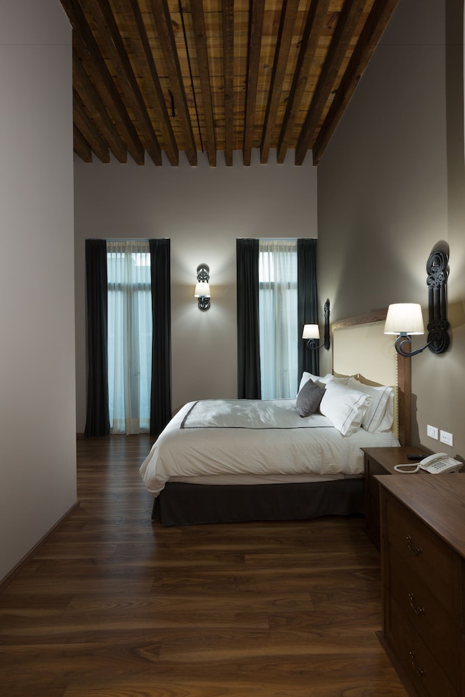Executive Room, 1 King Bed, Balcony, City View