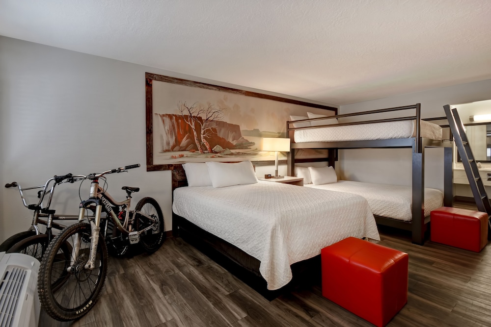 Double Room, Multiple Beds, Non Smoking, Refrigerator & Microwave