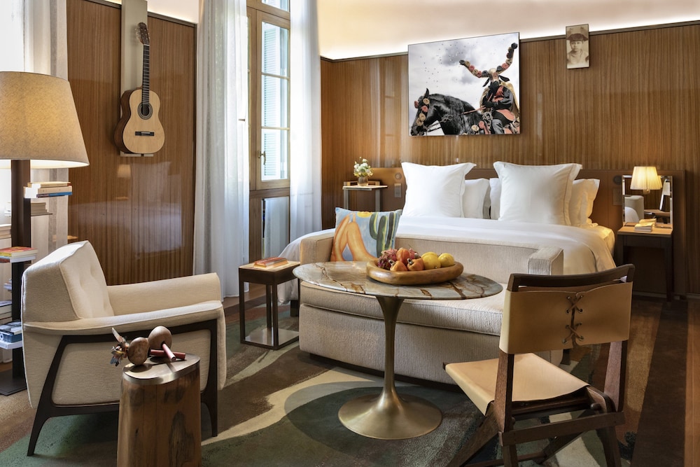 Premier Room, 1 King Bed (Grand) - Photo 1