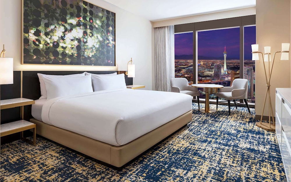 Deluxe Room, 1 King Bed, Mobility Accessible, City View (Roll-in Shower)
