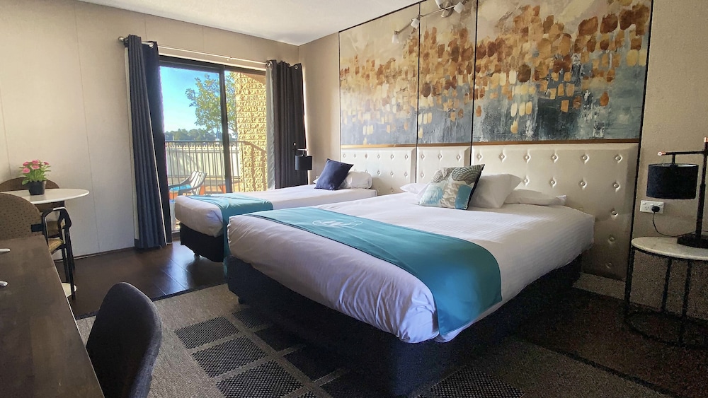 Design Double Room, Pool View photo 1