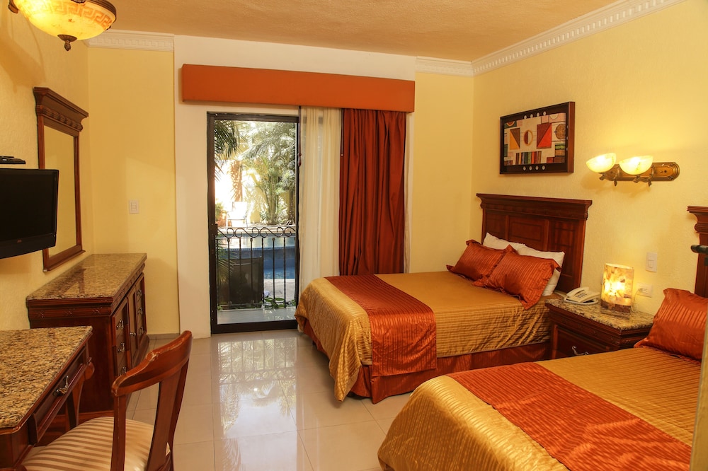 Master Suite, 2 Bedroom, Kitchenette, Bathtub - Photo 3