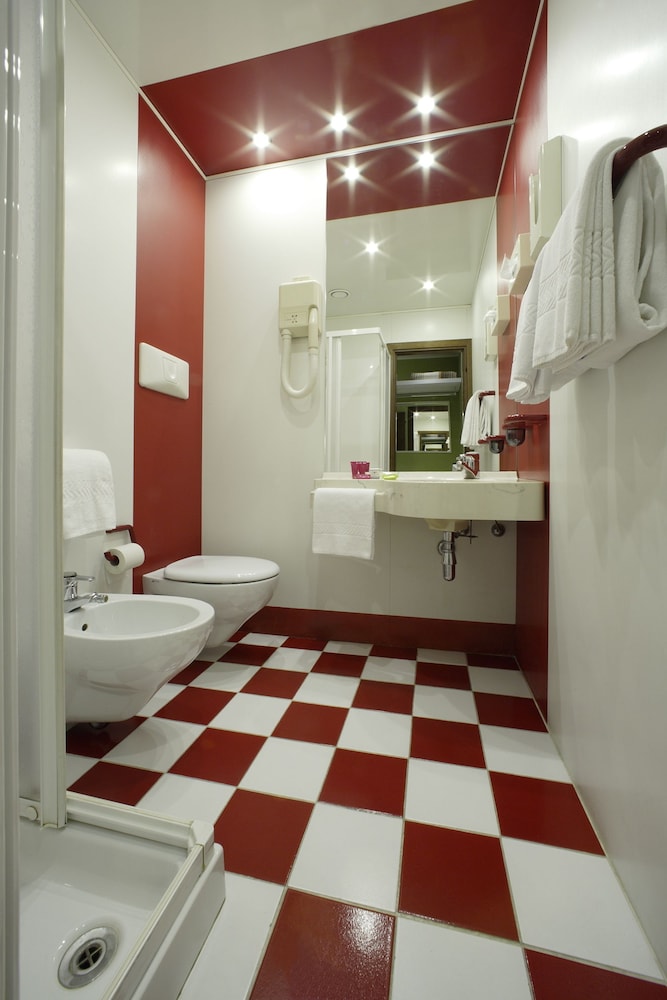 Basic Double Room, Non Smoking - Photo 2