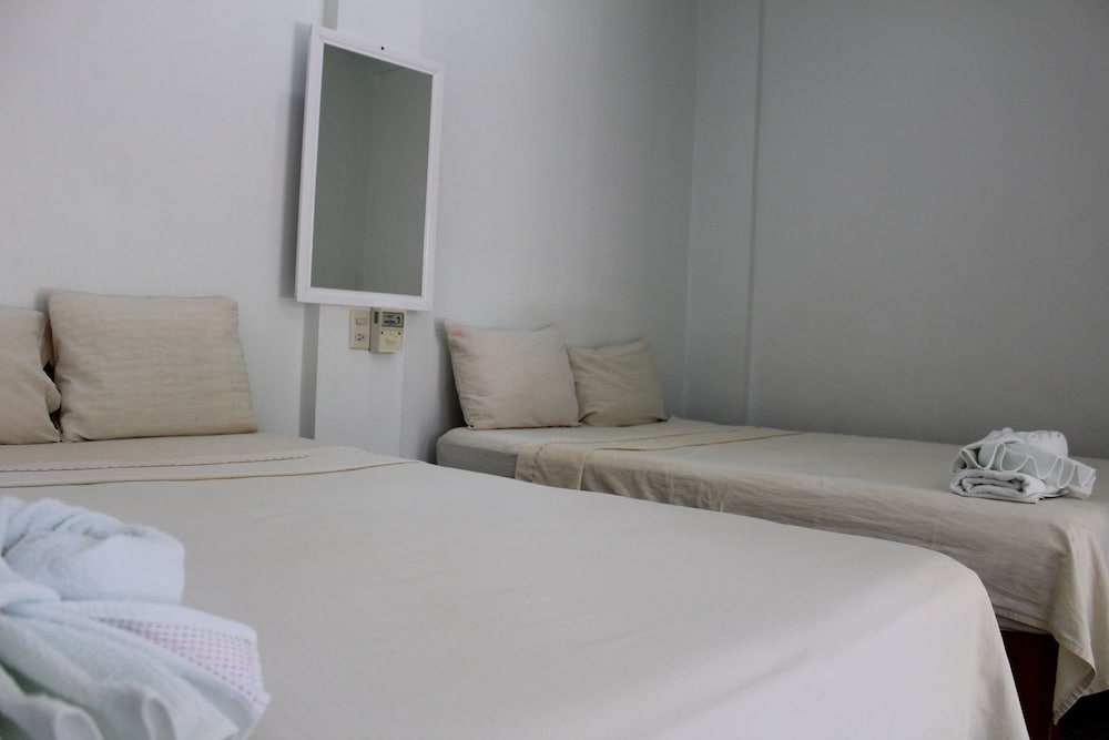 Basic Twin Room - Photo 16