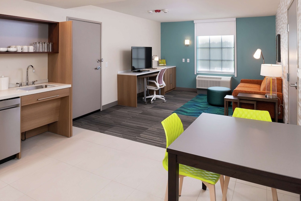 Suite, 1 King Bed, Accessible, Bathtub (Mobility & Hearing) - Photo 2