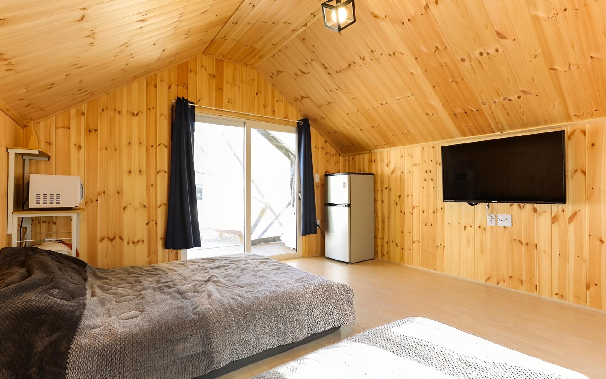 Room (Starlight Room 4)