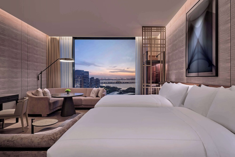 Deluxe Room, 2 Twin Beds, Bay View