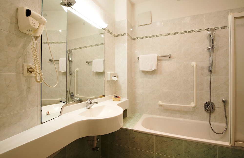 Comfort Double Room, 1 King Bed photo 3