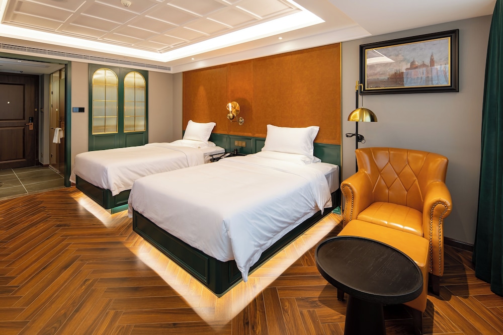 Luxury Twin Room, City View