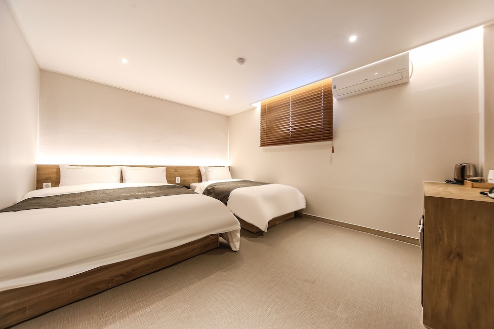 Deluxe Twin Room - Photo 1