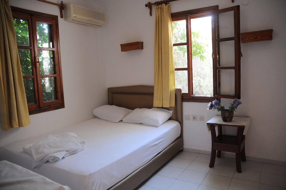 Double or Twin Room, Private Bathroom, Garden View photo 1
