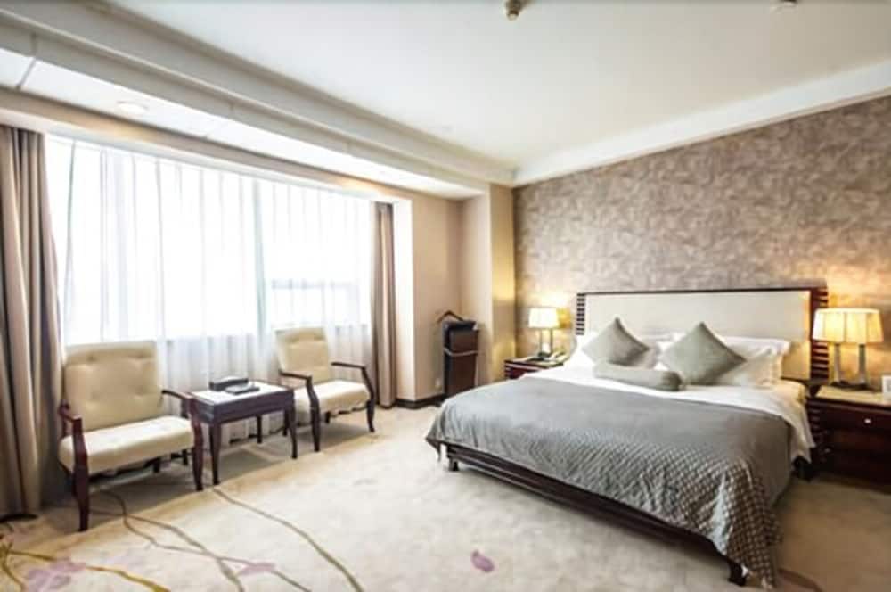 Executive Twin Room, Lake View