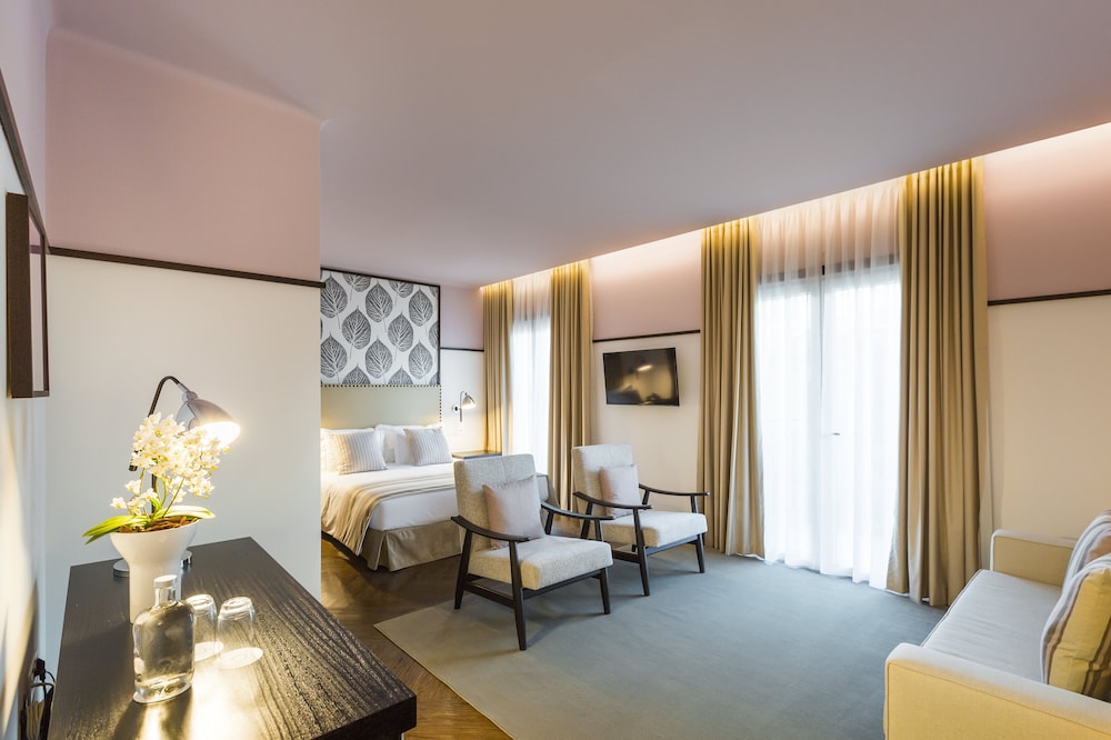 Junior Suite (2 Guests )