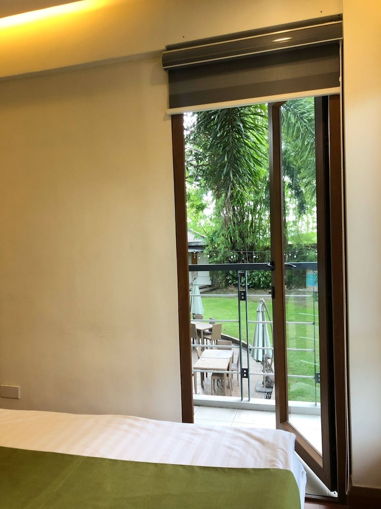 Deluxe Room, 1 Queen Bed photo 2