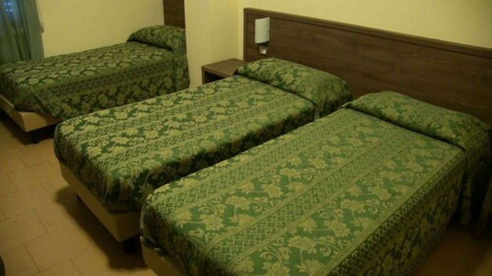 Standard Triple Room, Multiple Beds photo 2
