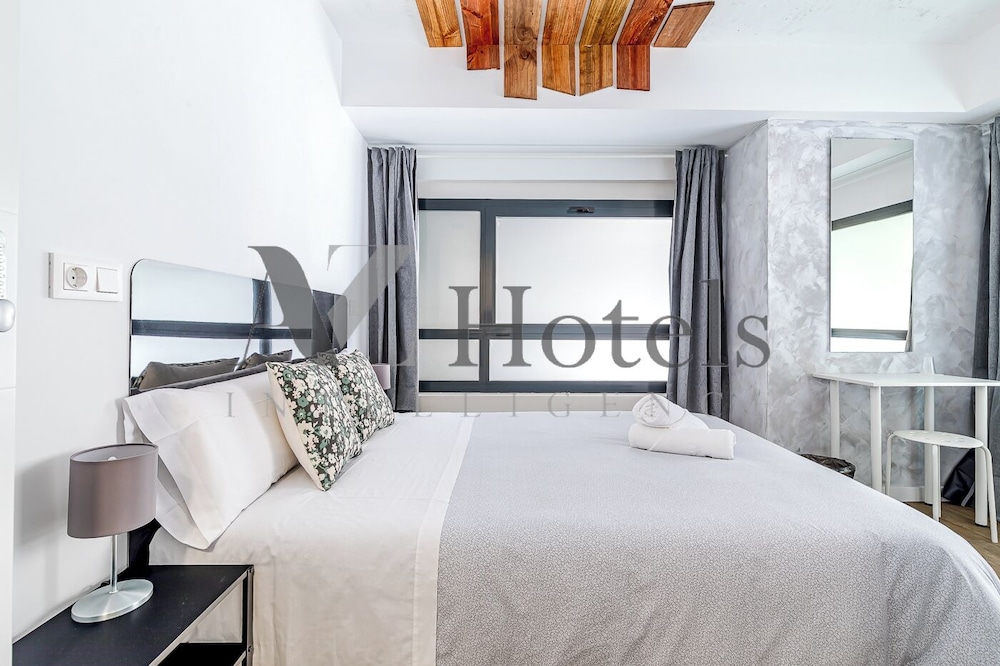 Basic Double Room, Non Smoking, Shared Bathroom