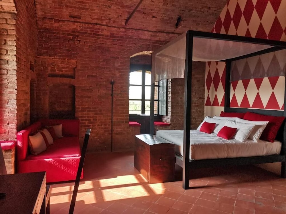 Deluxe Quadruple Room, Private Bathroom, Hill View photo 1