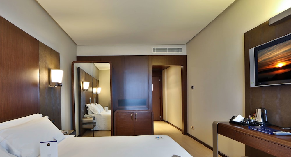 Standard Room, Multiple Beds - Photo 4