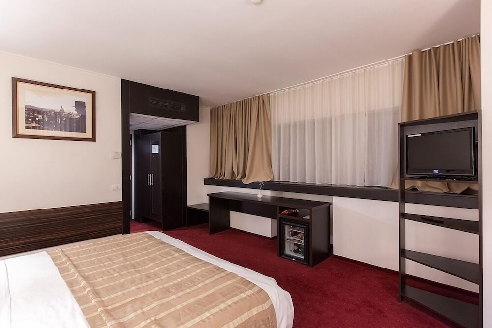 Room, 1 Double Bed, Non Smoking - Photo 1