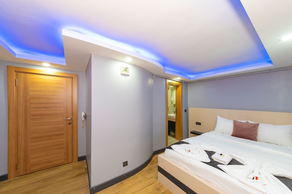 C) Suite with Terrace photo 2