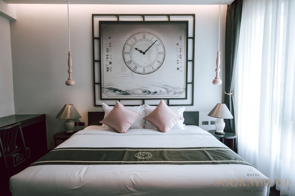 Superior King Suite - Photo 3