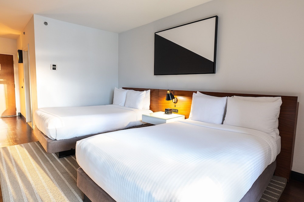 Premier Studio, 2 Double Beds, Mobility Accessible - Photo 3