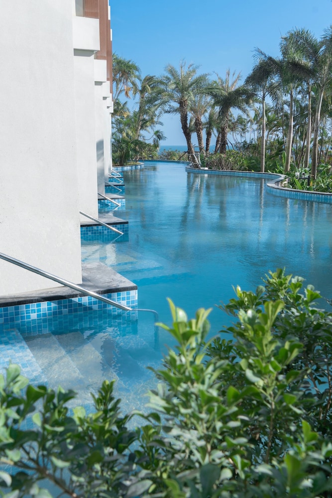 Garden Poolside King Room