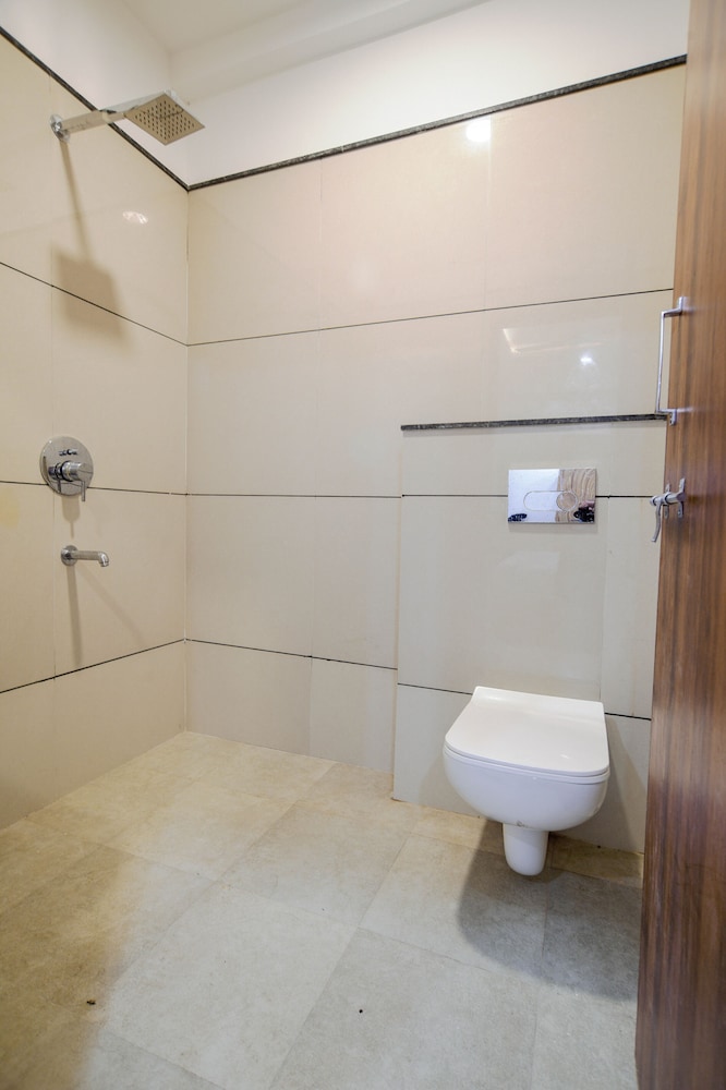 Deluxe Room - Photo 15