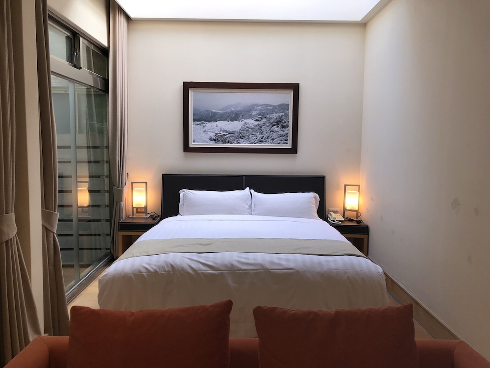 Basic Double Room (706)