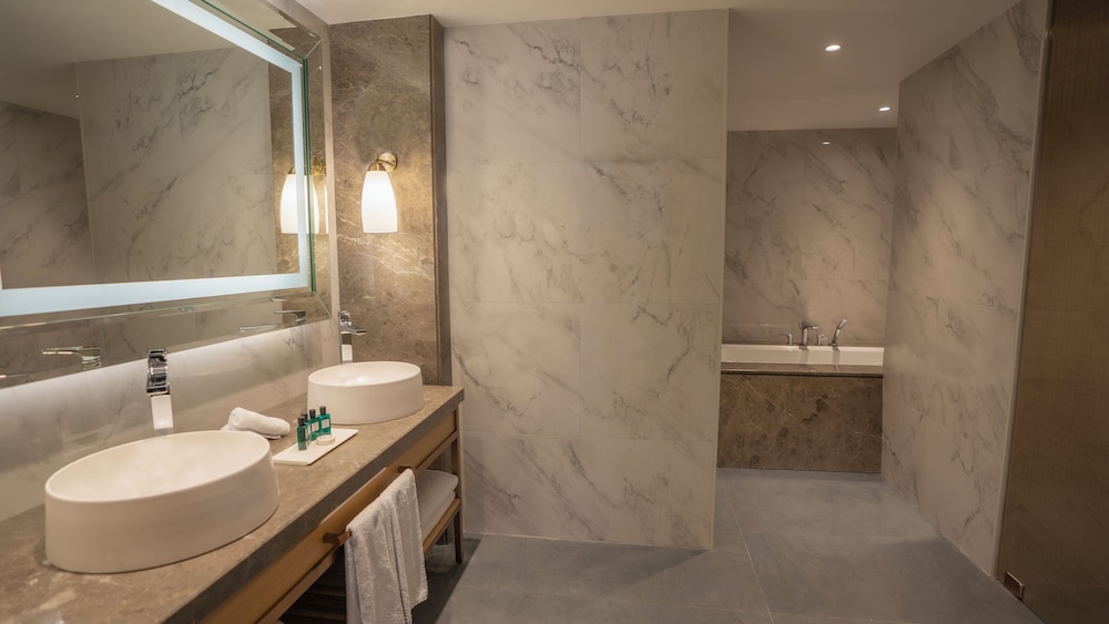 Prestige Suite, One Bedroom, Stadtblick, Kingsize-Bett (Club Millesime Access)