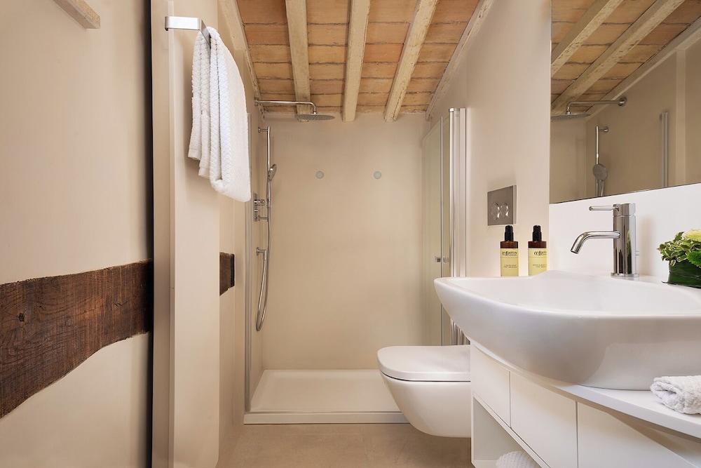 Scanderbeg Suite photo 3
