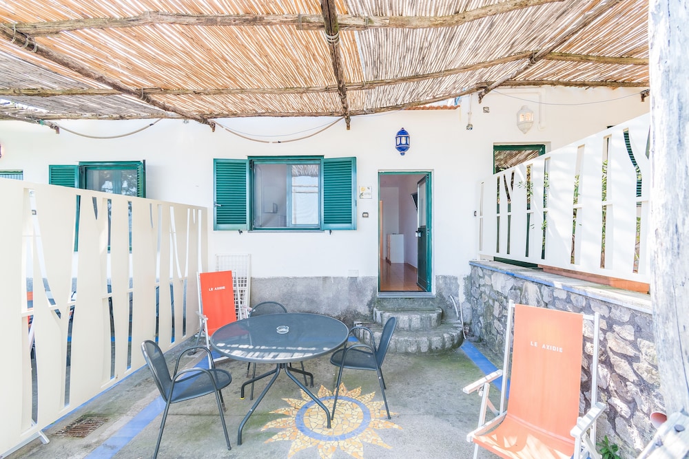 Apartment, 2 Bedrooms, Terrace, Garden Area photo 2
