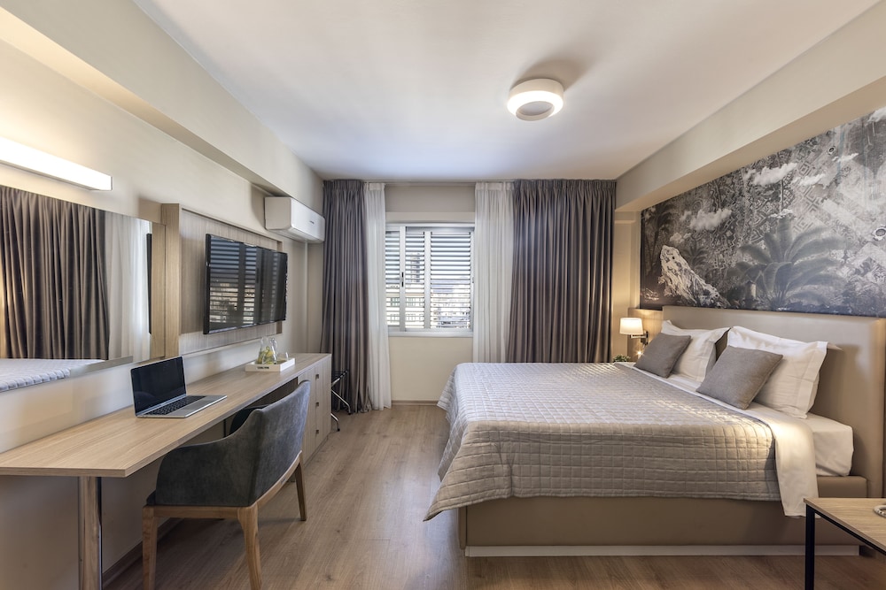 Deluxe Suite, 1 Queen Bed - Photo 11