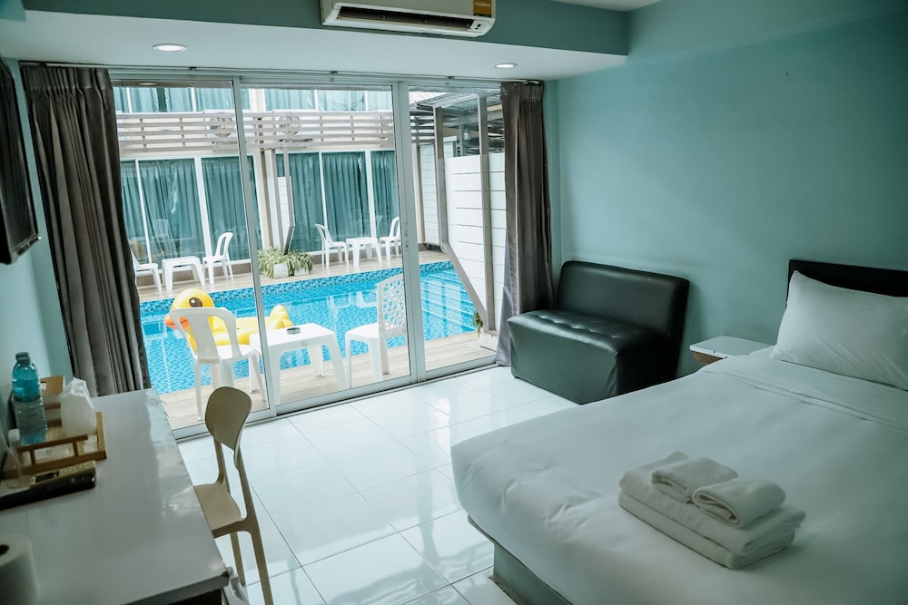 Superior Double Room, Pool Access photo 2