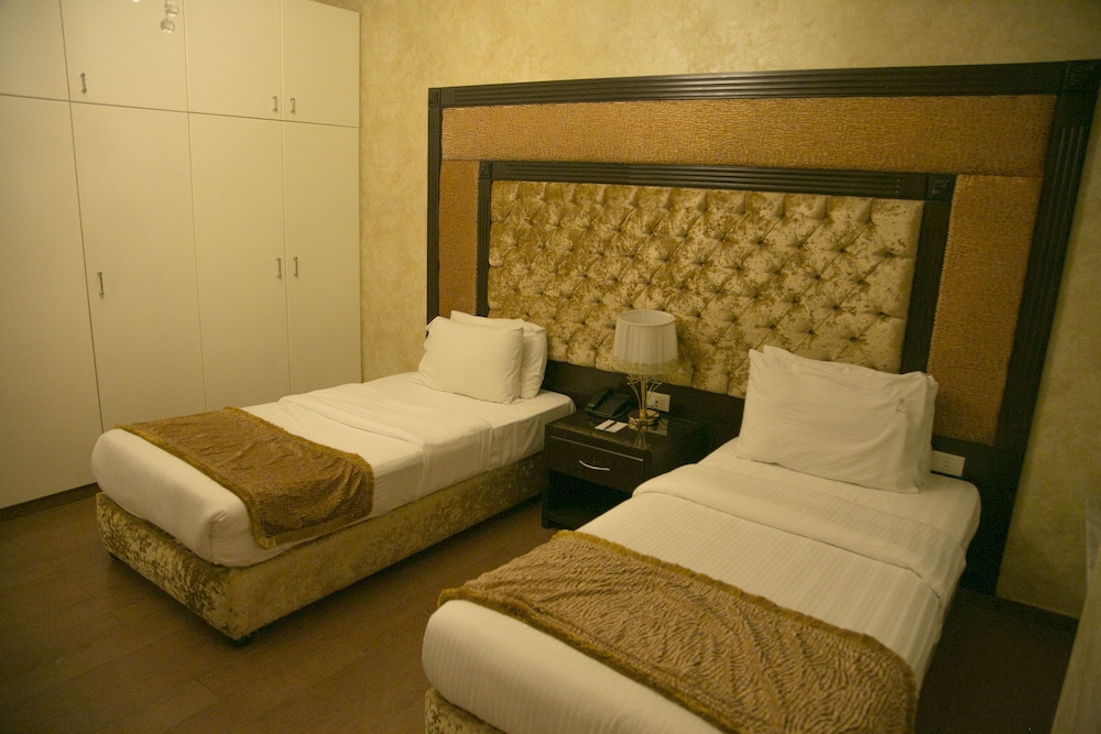 Deluxe Room - Photo 2