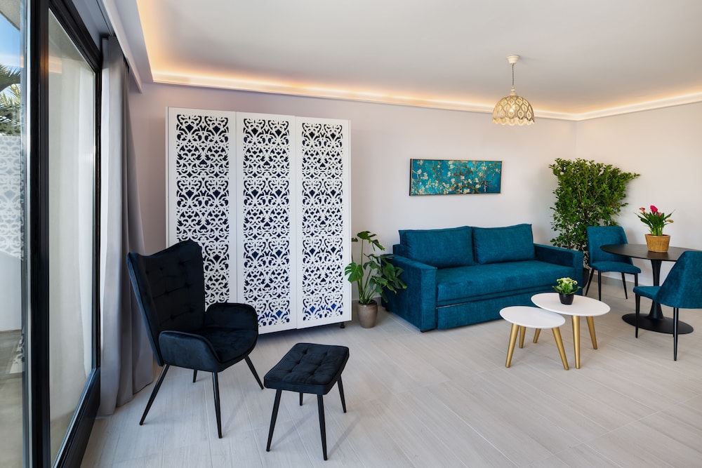 One Bedroom Suite - Photo 8