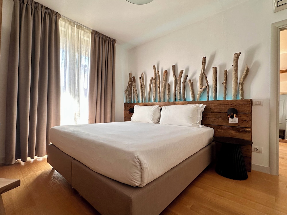 Annex Building Deluxe Apartment (100 meters) photo 3